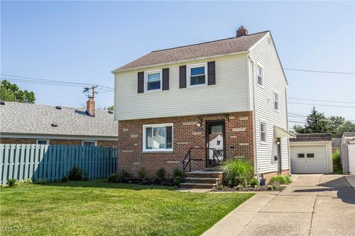 28534 Parkwood Dr, Willowick, OH, 44095-4576 | Card Image