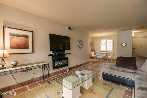 b117-7625 E Camelback Rd, Scottsdale, AZ, 85251-2105 | Card Image