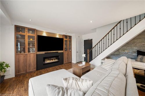 4-469 Claridge Rd, Burlington, ON, L7N2S1 | Card Image