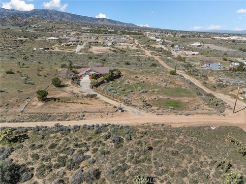 8672 Sierra Vista Rd, Phelan, CA, 92371-4489 | Card Image