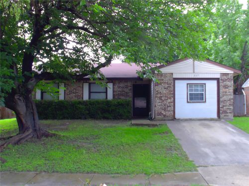 726 Holliday Ln, Duncanville, TX, 75116-2457 | Card Image