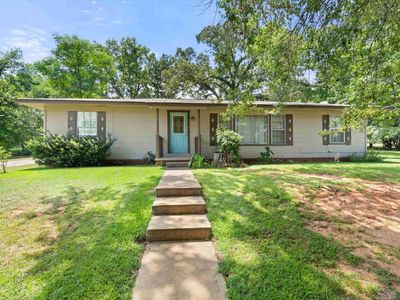 207 Crestview Drive, House other with 3 bedrooms, 2 bathrooms and null parking in Hughes Springs TX | Image 1