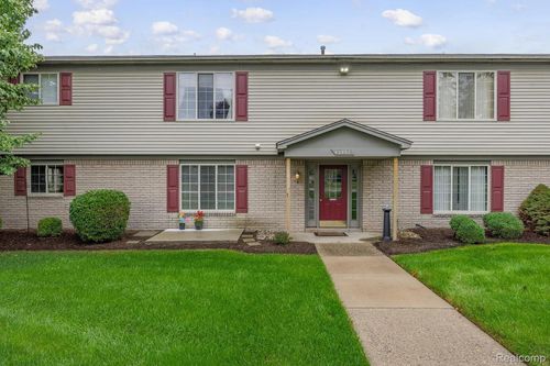 94-43992 Freeway Dr, Sterling Heights, MI, 48313-1665 | Card Image