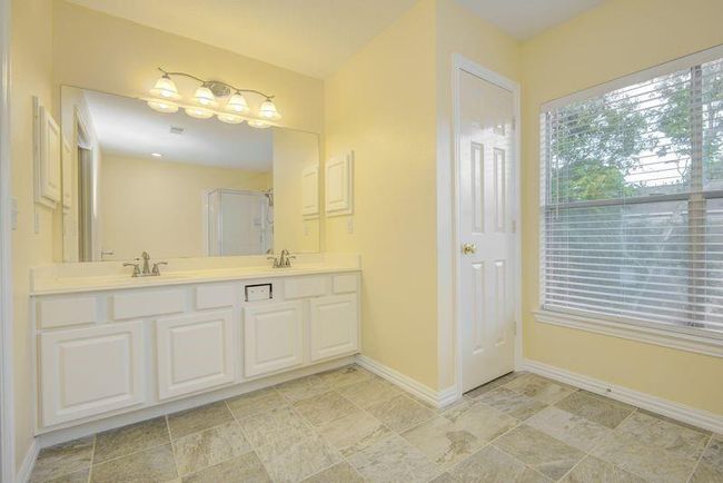 2917 Veva Dr, House other with 4 bedrooms, 3 bathrooms and 2 parking in Pearland TX | Image 37