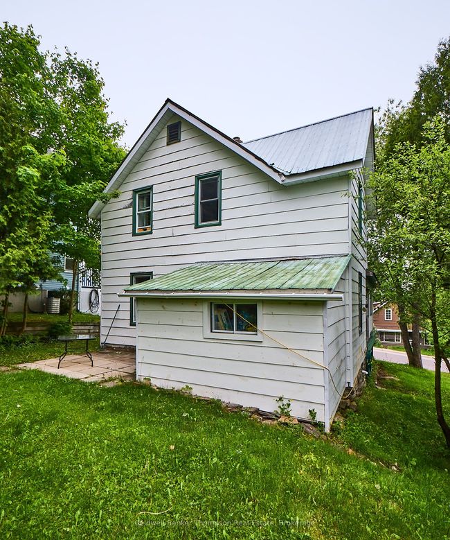 19 Florence St E, House other with 3 bedrooms, 2 bathrooms and 2 parking in Huntsville ON | Image 24