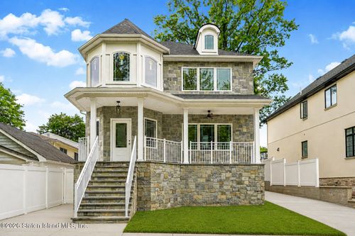 18 Tottenville Pl, Staten Island, NY, 10307-1516 | Card Image