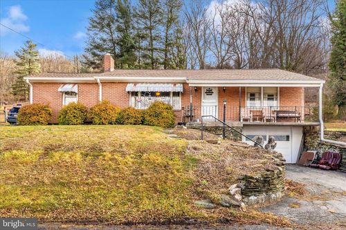 6111 Clevelandtown Rd, BOONSBORO, MD, 21713-2728 | Card Image