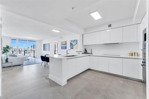 41603-300 Sunny Isles Blvd, Sunny Isles Beach, FL, 33160-5635 | Card Image