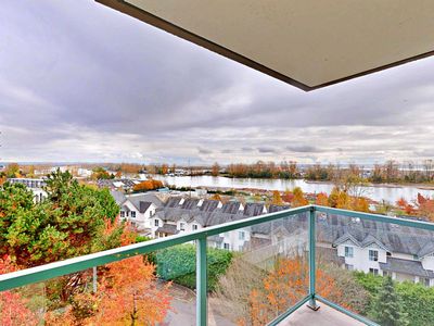 803 - 2733 Chandlery Pl, Condo with 1 bedrooms, 1 bathrooms and 1 parking in Vancouver BC | Image 2