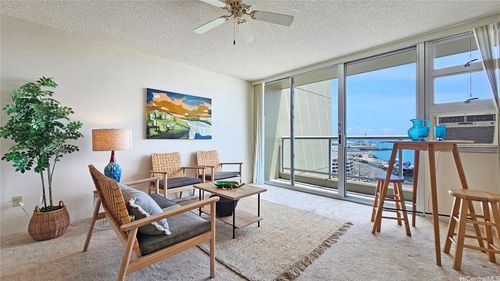 apt-1605-215 N King St, Honolulu, HI, 96817-6708 | Card Image