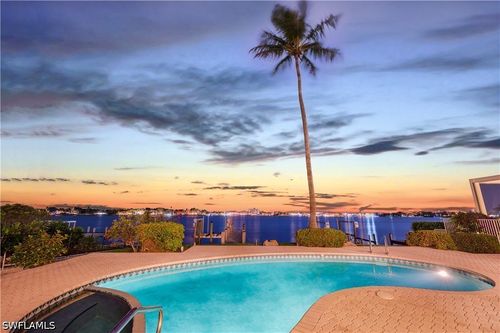 1535 Dolphin Ln, NAPLES, FL, 34102-1521 | Card Image