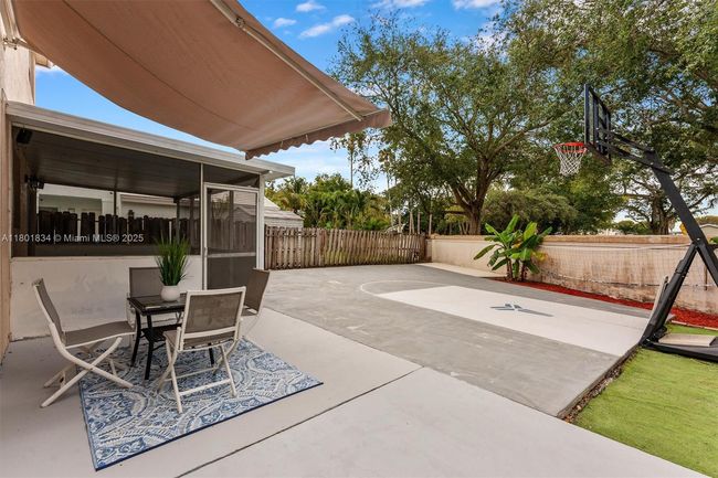 6800 Bayfront Cir, House other with 3 bedrooms, 3 bathrooms and null parking in Margate FL | Image 16