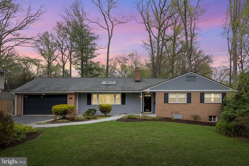 6402 Crosswoods Dr, FALLS CHURCH, VA, 22044-1211 | Card Image