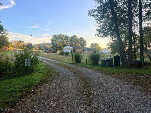 7898 State Route 800 Ne, Zoarville, OH, 44656-9215 | Card Image