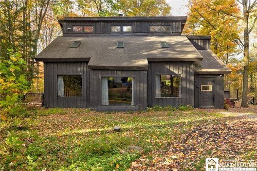 3381 Kickbush Gulf, Eden, NY, 14057-9557 | Card Image