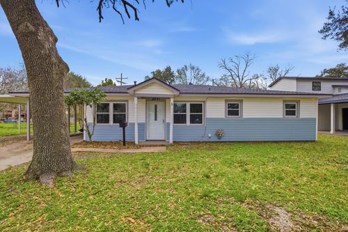 2241 5th St, Port Neches, TX, 77651-4001 | Card Image