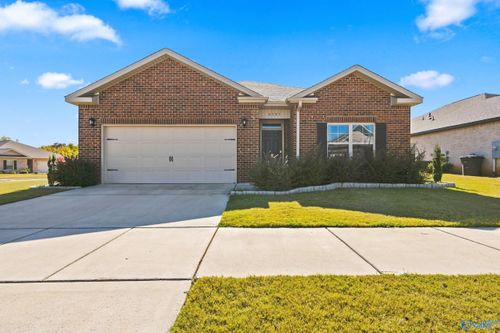 6583 Moon Crest Ln Nw, Huntsville, AL, 35806-3002 | Card Image