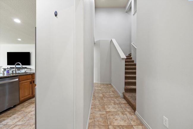 586 Lodi Loop, Home with 4 bedrooms, 3 bathrooms and null parking in Richland WA | Image 38