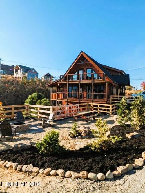 710 Village Loop Rd, Gatlinburg, TN, 37738-4317 | Card Image