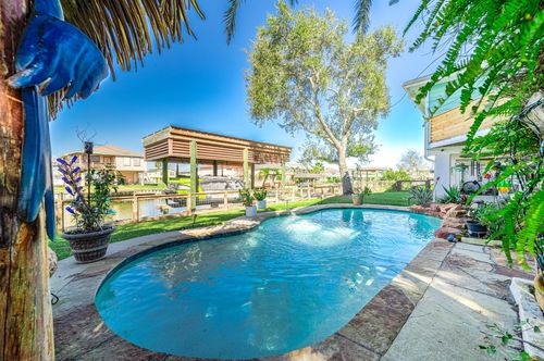 325 Ling St, Bayou Vista, TX, 77563-2601 | Card Image