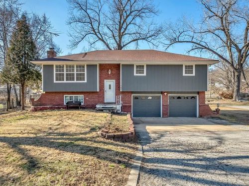 702 Lakewood Rd, Bonner Springs, KS, 66012-1806 | Card Image