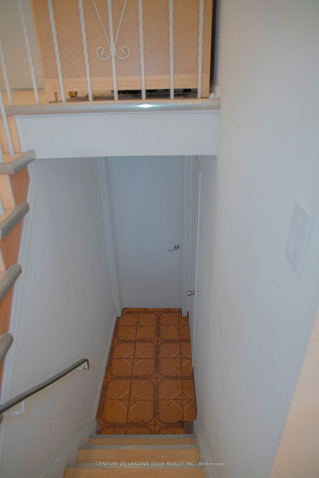 7 Futura Dr, House attached with 6 bedrooms, 2 bathrooms and 4 parking in North York ON | Image 11
