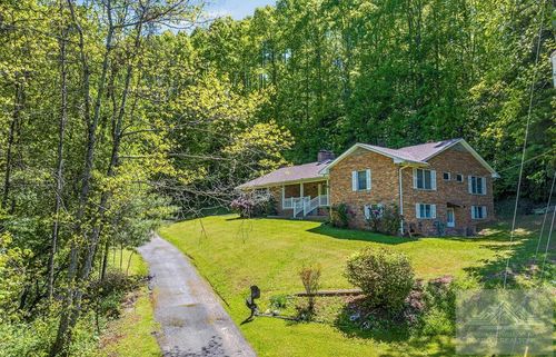 320 Eureka Pl, Bluefield, WV, 24701-5377 | Card Image
