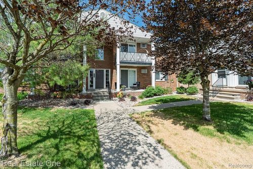 1121 Tienken Ct, Rochester Hills, MI, 48306-4361 | Card Image