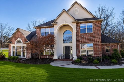 2325 W Lowry Rd, Claremore, OK, 74017-4905 | Card Image