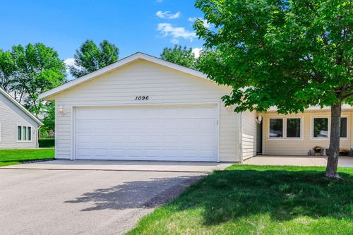 1096 Prairie View Dr Sw, Hutchinson, MN, 55350-6726 | Card Image