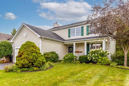 220 Meadowlark Cir, Lindenhurst, IL, 60046-7951 | Card Image
