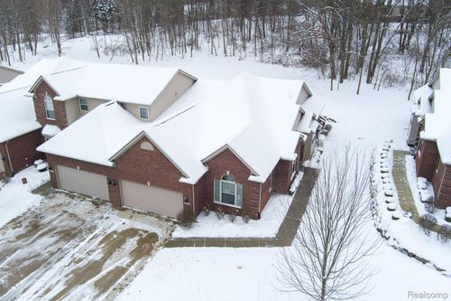 9573 Kingsway Cir, Clarkston, MI, 48348-5404 | Card Image