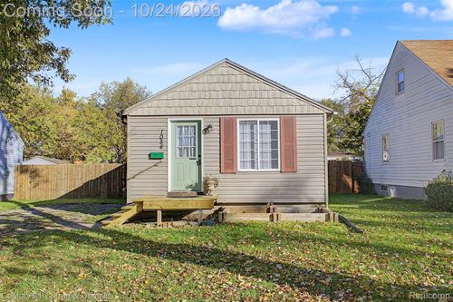 1054 Boston Ave, Waterford, MI, 48328-3707 | Card Image