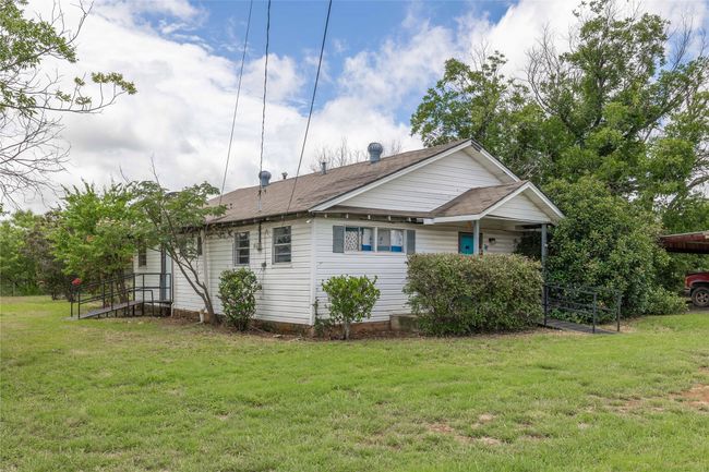 1101 W Hall St, House other with 3 bedrooms, 2 bathrooms and null parking in Bangs TX | Image 25