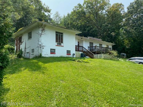 4094 Larchmoor Dr, Brighton, MI, 48114-8626 | Card Image