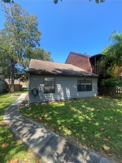 950 Village Dr, Brooksville, FL, 34601-3152 | Card Image