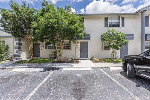 8327-8327 Fairway Rd, Sunrise, FL, 33351-6152 | Card Image