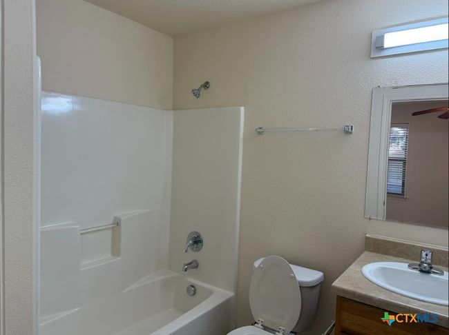 Spacious bathroom, combo tub/shower. | Image 28