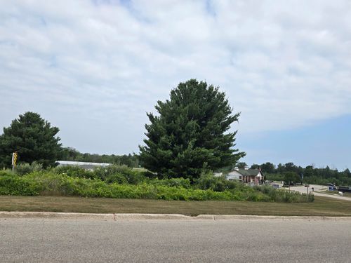 8 Comfort Dr, Hart, MI, 49420 | Card Image