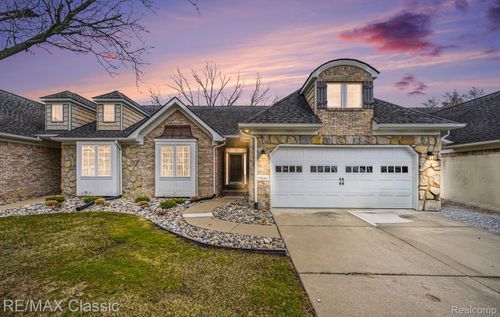 15664 Hunter Grv, Livonia, MI, 48154-1729 | Card Image