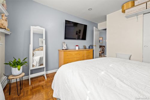 5609 Van Cleef St, Corona, NY, 11368-4295 | Card Image