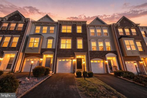 584 Edmonton Ter Ne, LEESBURG, VA, 20176-1831 | Card Image