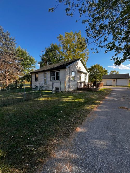 2046 Us Highway 12, Galien, MI, 49113-9748 | Card Image