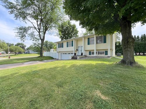 2957 10th St, East Moline, IL, 61244-3238 | Card Image