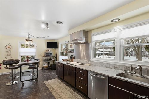 3873 Top View Ct, Bloomfield Hills, MI, 48304-3157 | Card Image