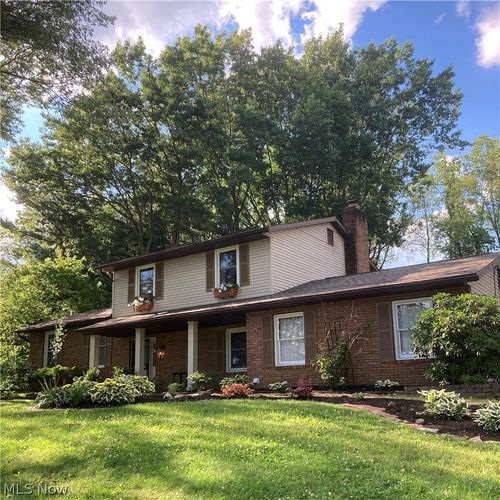 165 Woodsdale Dr, Mogadore, OH, 44260-9006 | Card Image
