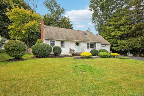 12 Garden Ave, Miller Place, NY, 11764-1507 | Card Image