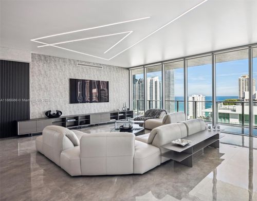 5-uph04-330 Sunny Isles Blvd, Sunny Isles Beach, FL, 33160-5624 | Card Image
