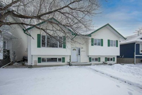 4721 46 St, Sylvan Lake, AB, T4S1N3 | Card Image