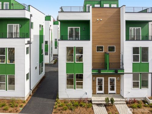 906 A 28th Ave S, Seattle, WA, 98144 | Card Image